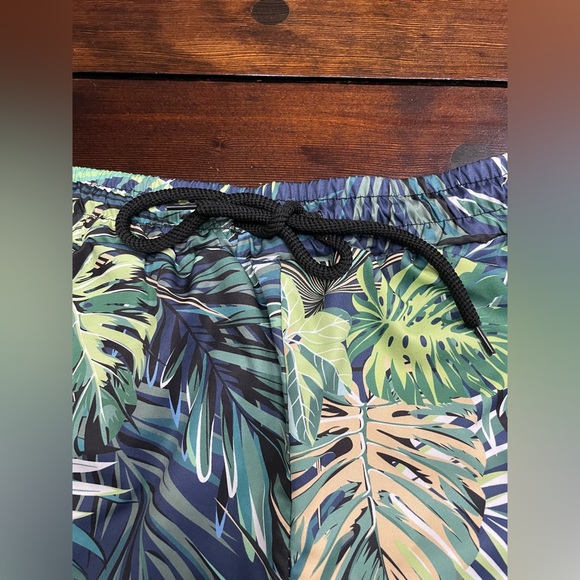 Men’s Size Medium Swim Trunks Board Shorts Not Lined Floral Palm Drawstring - Picture 2 of 11